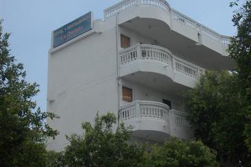 هتل Y Restaurante La Quinta
