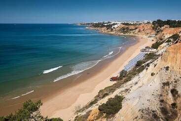 هتل Pine Cliffs Ocean Suites, A Luxury Collection Resort & Spa, Algarve