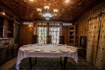 پانسیون Kharpalace Group Of Houseboats