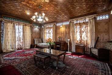 پانسیون Kharpalace Group Of Houseboats