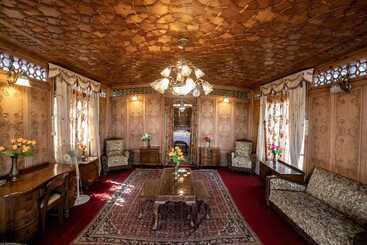 پانسیون Kharpalace Group Of Houseboats