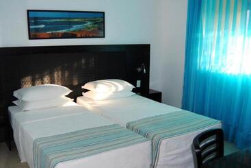 Dom Pedro Laguna Beach Resort & Golf