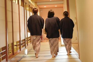 ریوکان Yokote Onsen Hotel Plaza Geihin
