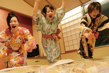 ریوکان Yokote Onsen Hotel Plaza Geihin