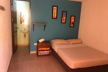 هاستل Hostal El Hangar
