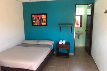 هاستل Hostal El Hangar