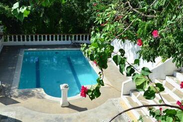 تختخواب و صبحانه Jardin Etnobotanico Villa Ludovica