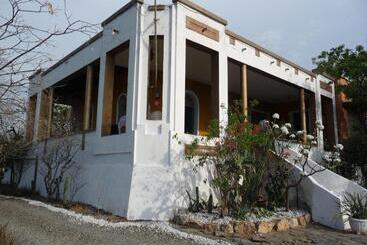 تختخواب و صبحانه Jardin Etnobotanico Villa Ludovica