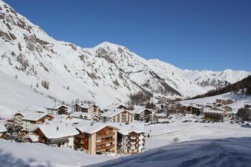 هتل Des Alpes