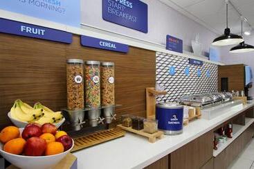 هتل Holiday Inn Express & Suites Columbus North By Ihg