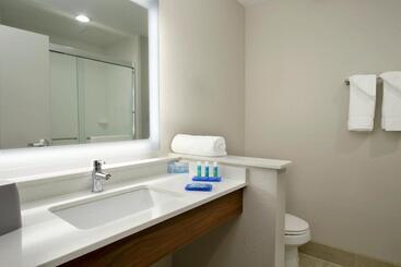 هتل Holiday Inn Express & Suites Columbus North By Ihg