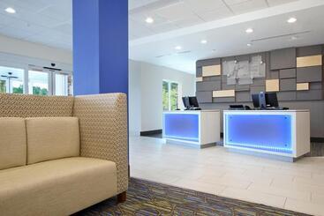 هتل Holiday Inn Express & Suites Columbus North By Ihg