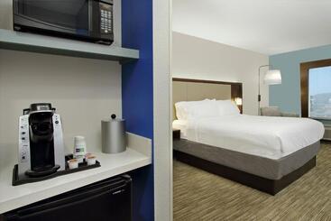 هتل Holiday Inn Express & Suites Columbus North By Ihg