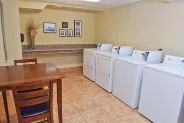 هتل Holiday Inn Express & Suites Columbus North By Ihg