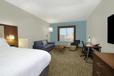 هتل Holiday Inn Express & Suites Columbus North By Ihg