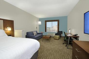 هتل Holiday Inn Express & Suites Columbus North By Ihg