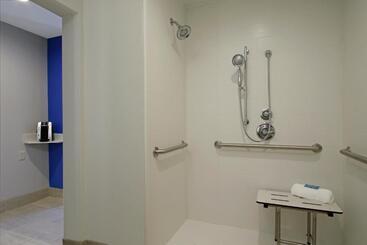 هتل Holiday Inn Express & Suites Columbus North By Ihg