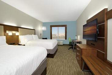 هتل Holiday Inn Express & Suites Columbus North By Ihg