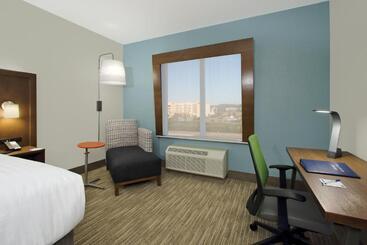 هتل Holiday Inn Express & Suites Columbus North By Ihg