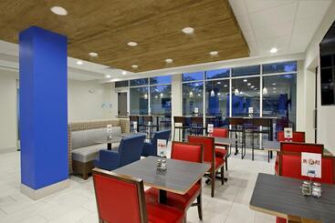 هتل Holiday Inn Express & Suites Columbus North By Ihg