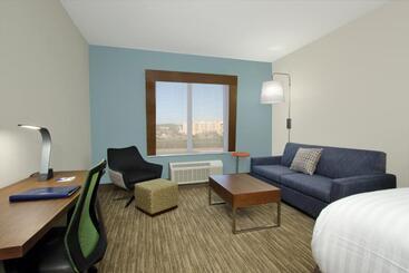 هتل Holiday Inn Express & Suites Columbus North By Ihg