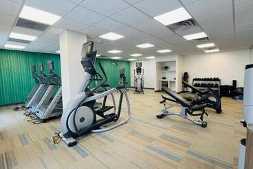 هتل Holiday Inn Express & Suites Columbus North By Ihg