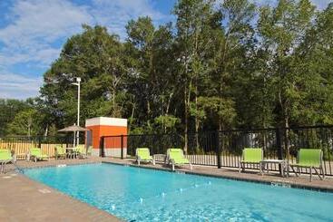 هتل Holiday Inn Express & Suites Columbus North By Ihg