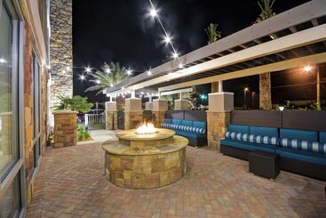 هتل Home2 Suites By Hilton  St. Simons Island