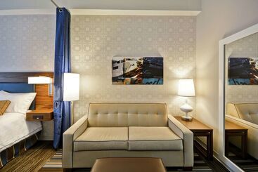 هتل Home2 Suites By Hilton  St. Simons Island