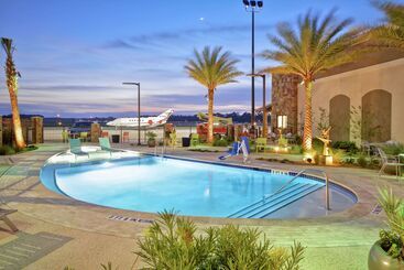 هتل Home2 Suites By Hilton  St. Simons Island