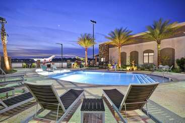 هتل Home2 Suites By Hilton  St. Simons Island