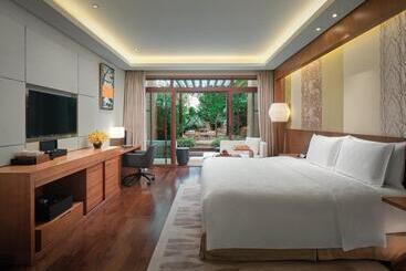Hualuxe Hotels & Resorts Kunming, An Ihg