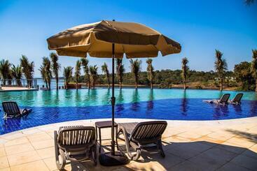 هتل Malai Manso Yacht Convention & Spa