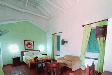 هتل Mision Santa Barbara Rnt 4799