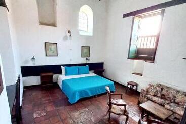 هتل Mision Santa Barbara Rnt 4799
