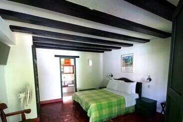 هتل Mision Santa Barbara Rnt 4799