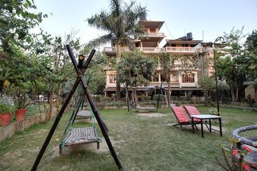 هتل Riverside With Swimming Pool