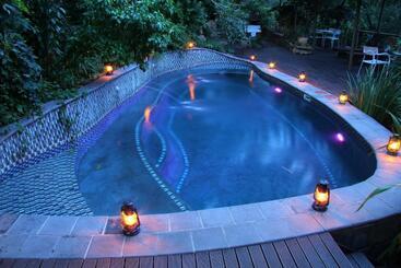 پانسیون Leaves Lodge And Spa