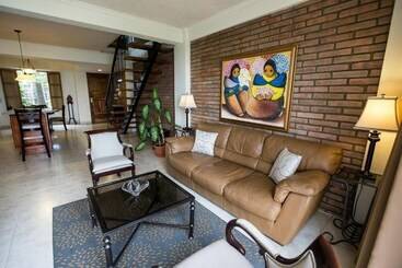 Los Altos Apartments & Studios