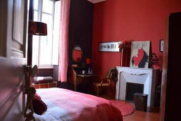 تختخواب و صبحانه Chambres D'hôtes Maison Auguste