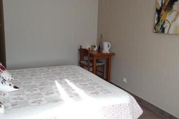 تختخواب و صبحانه Chez Louis Chambres D'hôtes à La Ferme