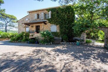 تختخواب و صبحانه Domaine L'helion