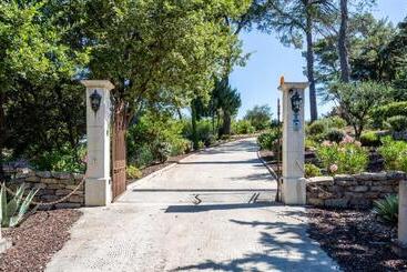 تختخواب و صبحانه Domaine L'helion