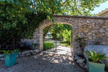 تختخواب و صبحانه Domaine L'helion