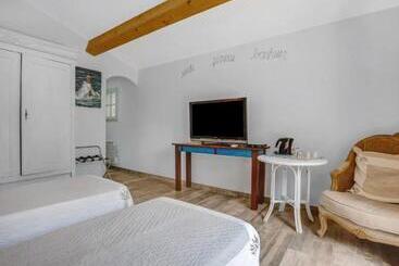 تختخواب و صبحانه Domaine L'helion