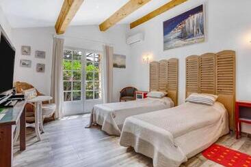 تختخواب و صبحانه Domaine L'helion