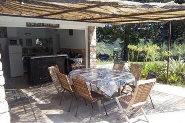 تختخواب و صبحانه Domaine L'helion