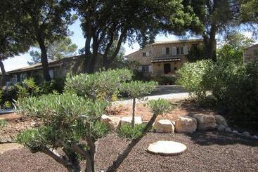 تختخواب و صبحانه Domaine L'helion