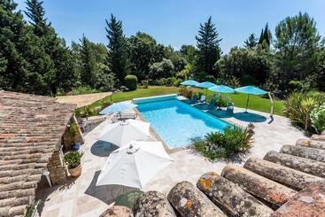 تختخواب و صبحانه Domaine L'helion