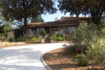 تختخواب و صبحانه Domaine L'helion